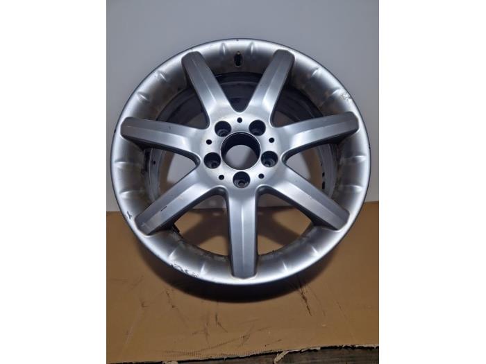 Używane Obrecz Mercedes C (W203) 1.8 C-200K 16V Cena € 48,40 Z VAT oferowane przez Autoparts Van De Velde