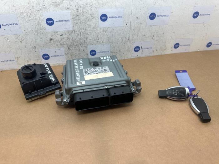 Used Ignition lock + computer Mercedes C Estate (S205) C-350 e 2.0 16V Price € 302,50 Inclusive VAT offered by Autoparts Van De Velde