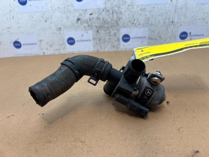 Begagnade Vattenpump Mercedes C (W205) C-180d 1.6 Turbo 16V Pris € 48,40 Inklusive moms erbjuds av Autoparts Van De Velde