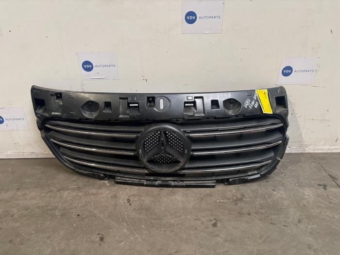 Gebrauchte Grill Mercedes T (420.8) 1.5 T160 d Preis € 181,50 Mit Mehrwertsteuer angeboten von Autoparts Van De Velde
