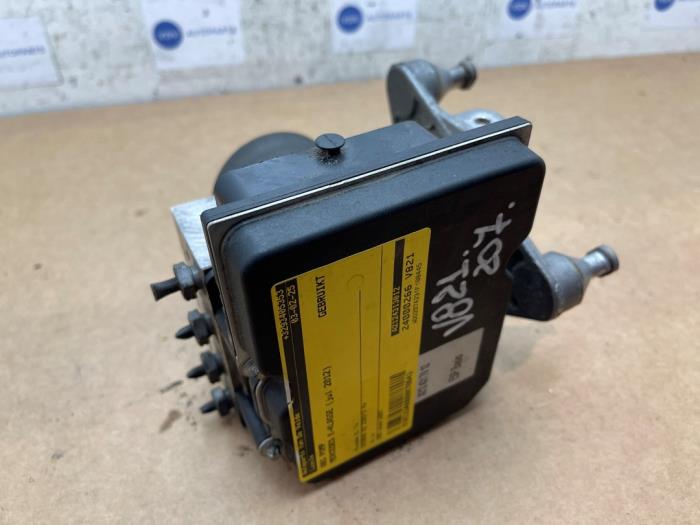 Usagé Bloc ABS Mercedes E (R207) E-350 CDI BlueEfficiency 3.0 V6 24V Prix € 108,90 Prix TTC proposé par Autoparts Van De Velde