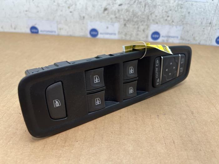 Usados Interruptor combinado de ventanillas Mercedes T (420.8) 1.5 T160 d Precio € 78,65 IVA incluido ofrecido por Autoparts Van De Velde