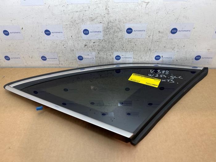 Usados Ventanilla triangular derecha detrás Mercedes GLC (X254) 2.0 300d 16V 4-Matic Precio € 60,50 IVA incluido ofrecido por Autoparts Van De Velde