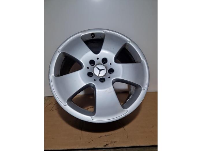 Używane Obrecz Mercedes S (W221) 3.0 S-320 CDI 24V 4-Matic Cena € 90,75 Z VAT oferowane przez Autoparts Van De Velde