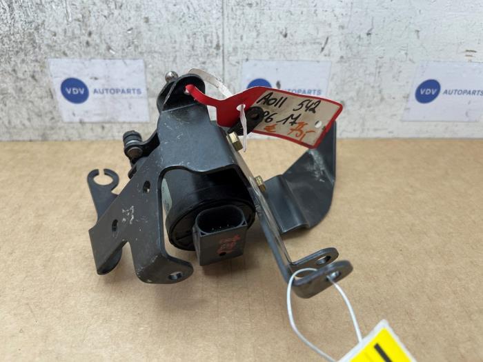 Begagnade Styrvinkelsensor Mercedes E (W210) 2.2 E-220 CDI 16V Pris € 48,40 Inklusive moms erbjuds av Autoparts Van De Velde