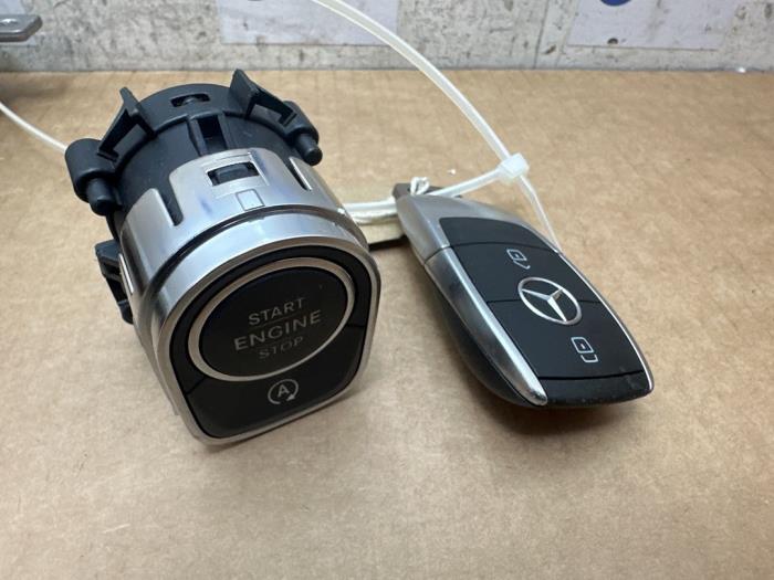 Ignition lock + computer from a Mercedes-Benz A (177.0) 1.3 A-180 Turbo 16V 2019