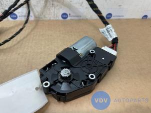 Usados Motor de techo deslizante Mercedes E (R207) E-350 CDI BlueEfficiency 3.0 V6 24V Precio € 36,30 IVA incluido ofrecido por Autoparts Van De Velde