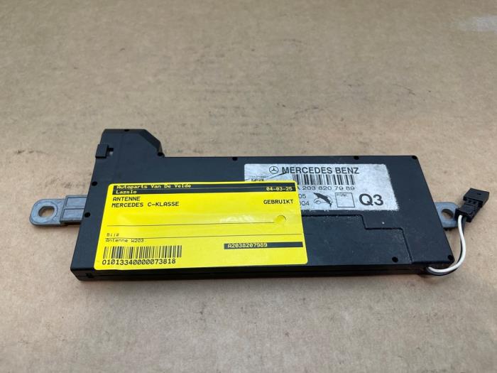 Używane Antena Mercedes C (W203) 2.0 C-180 16V Cena € 48,40 Z VAT oferowane przez Autoparts Van De Velde