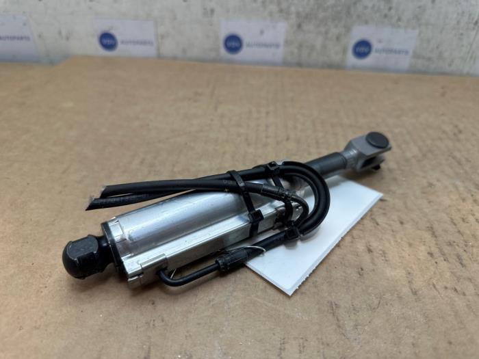 Begagnade Hydraulpump Mercedes C AMG (R205) 3.0 C-43 AMG V6 24V Turbo 4-Matic Pris € 151,25 Inklusive moms erbjuds av Autoparts Van De Velde