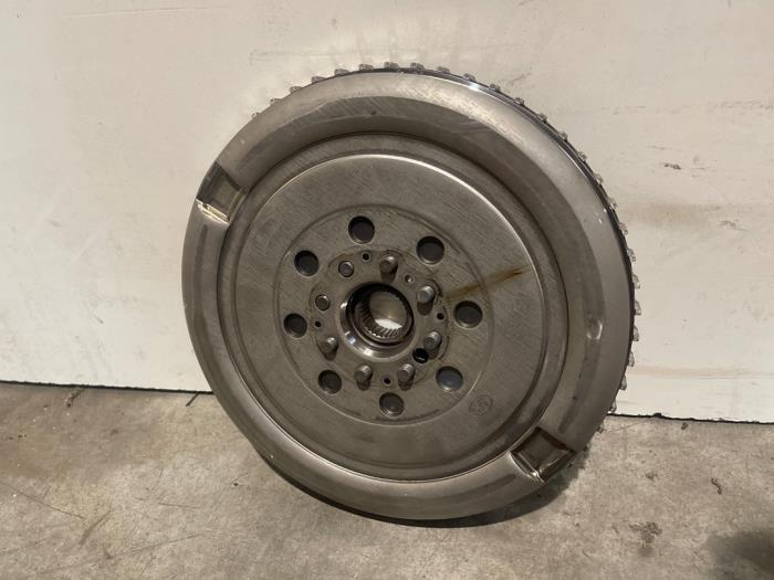 Gebrauchte Schwungrad Mercedes C (W206) C-300 e 2.0 Turbo Preis € 211,75 Mit Mehrwertsteuer angeboten von Autoparts Van De Velde