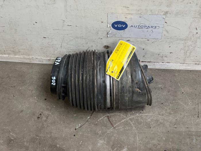 Begagnade Luftfjäder Mercedes C (W206) C-300 e 2.0 Turbo Pris € 181,50 Inklusive moms erbjuds av Autoparts Van De Velde