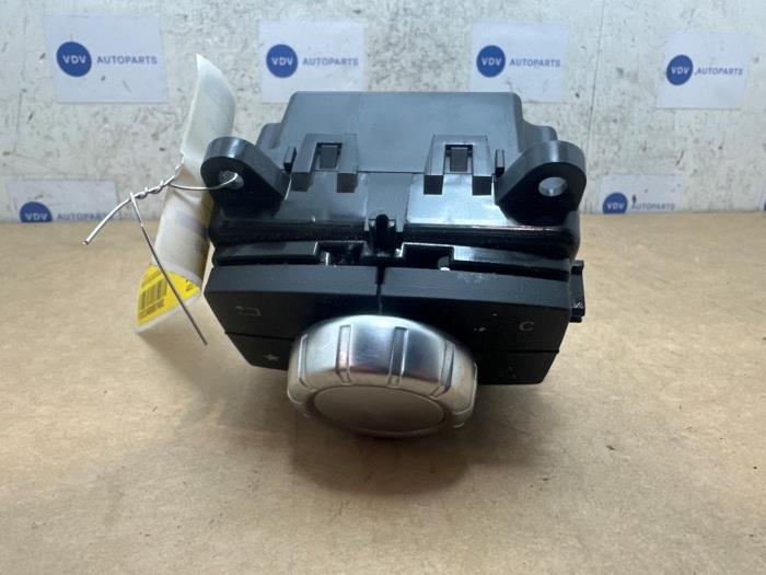 Used On-board computer controller Mercedes E Estate (S212) E-200 CDI 16V BlueEfficiency,BlueTEC Price € 60,50 Inclusive VAT offered by Autoparts Van De Velde