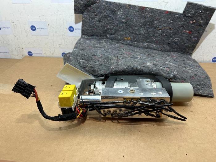 Begagnade Hydraulpump Mercedes SLK (R171) 3.0 280 V6 24V Pris € 302,50 Inklusive moms erbjuds av Autoparts Van De Velde