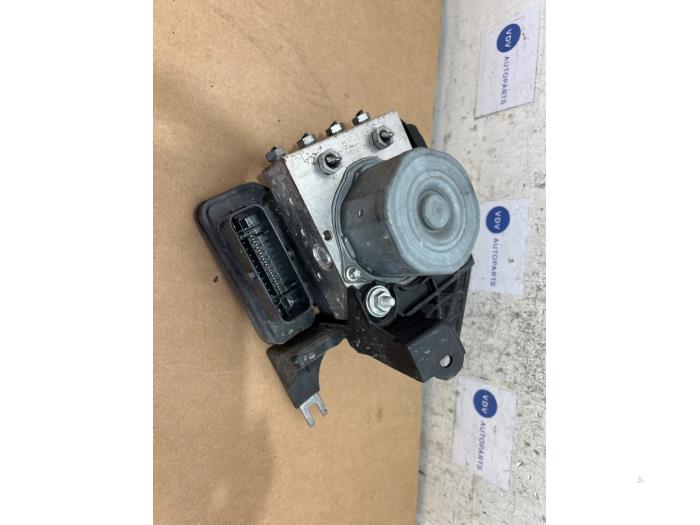 Używane Pompa ABS Mercedes B (W246/W242) 2.0 B-250 BlueEFFICIENCY Turbo 16V Cena € 90,75 Z VAT oferowane przez Autoparts Van De Velde