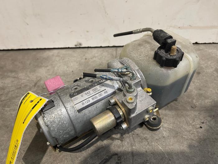 Begagnade Hydraulpump Mercedes SL (R129) 5.0 SL-500 V8 32V Pris € 393,25 Inklusive moms erbjuds av Autoparts Van De Velde