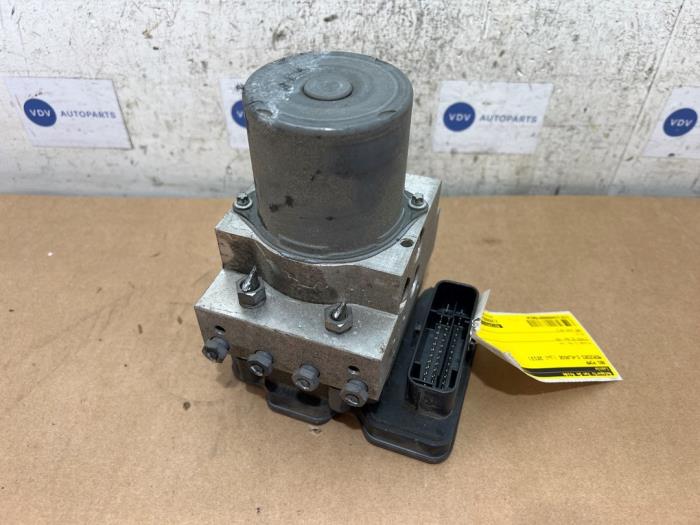 Begagnade ABS-pump Mercedes E (W212) E-200 2.0 Turbo 16V Pris € 108,90 Inklusive moms erbjuds av Autoparts Van De Velde