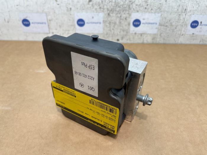Begagnade ABS-pump Mercedes E (W212) E-200 2.0 Turbo 16V Pris € 108,90 Inklusive moms erbjuds av Autoparts Van De Velde