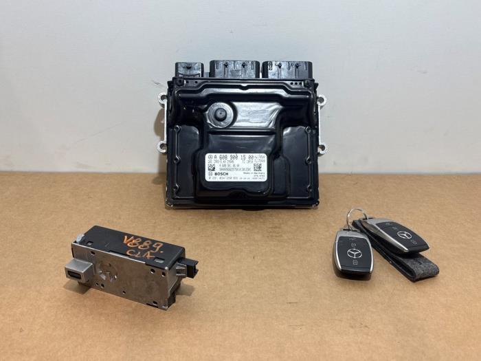 Used Ignition lock + computer Mercedes CLA Shooting Brake (118.6) 1.5 CLA-180d Price € 151,25 Inclusive VAT offered by Autoparts Van De Velde