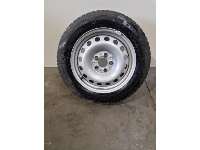 Begagnade Hjul + vinterdäck Mercedes Vito (447.6) 2.2 114 CDI 16V Pris € 42,35 Inklusive moms erbjuds av Autoparts Van De Velde