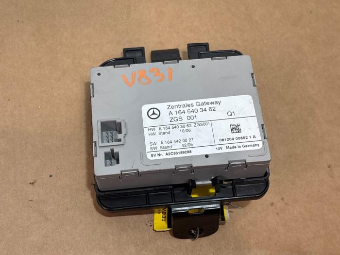 Usados Módulo Gateway Mercedes GL (X164) 4.0 GL 420 CDI V8 32V Precio € 108,90 IVA incluido ofrecido por Autoparts Van De Velde