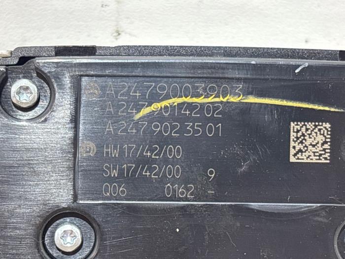 On-board computer controller from a Mercedes-Benz CLA Shooting Brake (118.6) 2.0 CLA-200d 2020