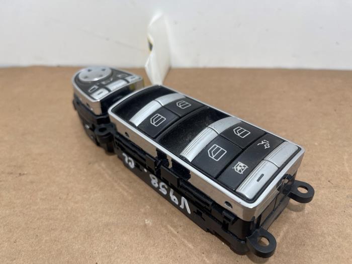 Usados Interruptor combinado de ventanillas Mercedes CL (216) 4.7 CL-500 V8 32V 4-Matic Precio € 90,75 IVA incluido ofrecido por Autoparts Van De Velde