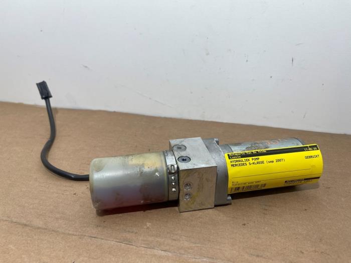 Begagnade Hydraulpump Mercedes S (W221) 3.0 S-320 CDI 24V Pris € 181,50 Inklusive moms erbjuds av Autoparts Van De Velde