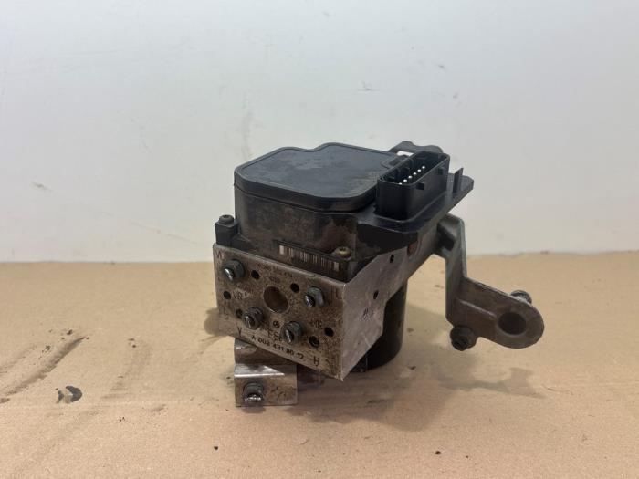 Używane Pompa ABS Mercedes CL (215) 5.0 CL-500 V8 24V Cena € 151,25 Z VAT oferowane przez Autoparts Van De Velde