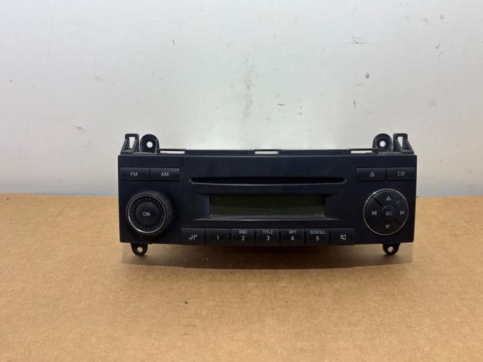 Używane Radio Mercedes Sprinter 5t (906.63/65) 511 CDI 16V Cena € 121,00 Z VAT oferowane przez Autoparts Van De Velde