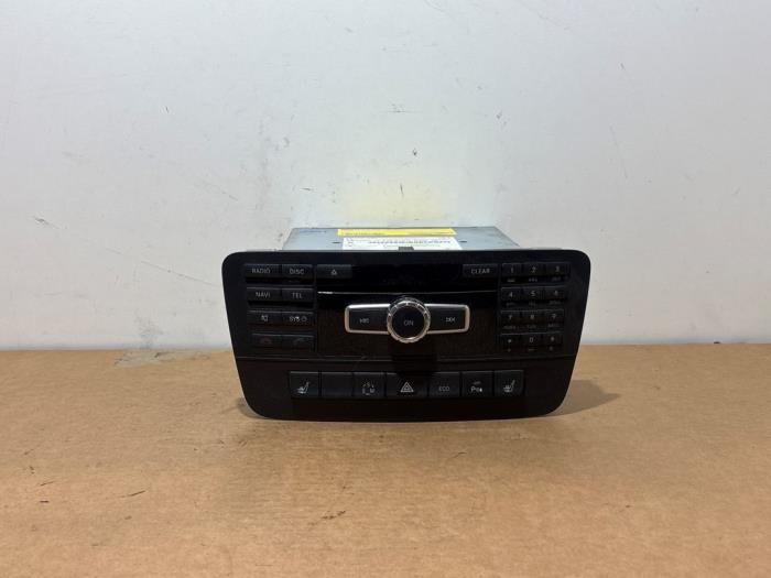 Używane Radio Mercedes B (W246/W242) 1.8 B-180 CDI BlueEFFICIENCY 16V Cena € 108,90 Z VAT oferowane przez Autoparts Van De Velde