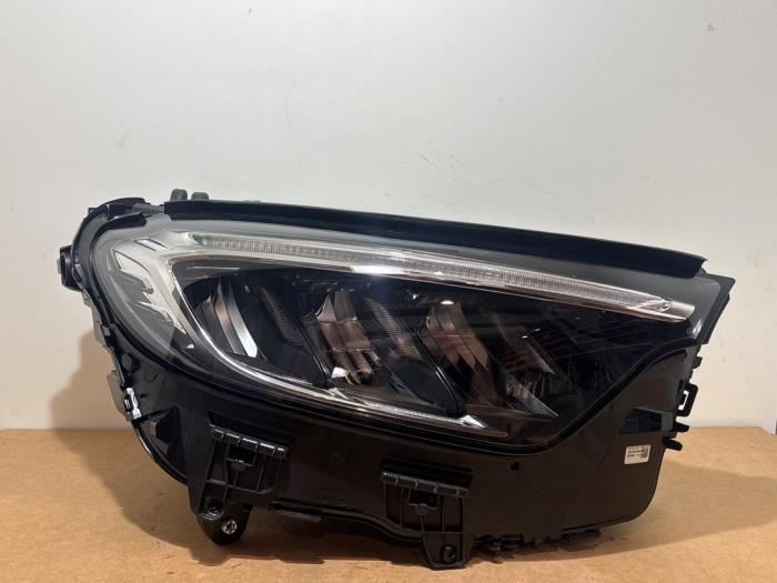 Używane Reflektor prawy Mercedes GLC (X254) 2.0 300de 16V 4-Matic Cena € 1.022,45 Z VAT oferowane przez Autoparts Van De Velde