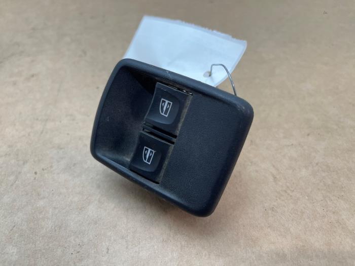 Usados Interruptor combinado de ventanillas Mercedes Citan (415.6) 1.5 108 CDI Precio € 30,25 IVA incluido ofrecido por Autoparts Van De Velde