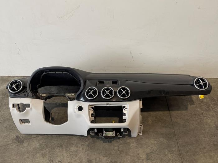 Używane Panel Mercedes B (W246/W242) 1.6 B-180 BlueEFFICIENCY Turbo 16V Cena € 181,50 Z VAT oferowane przez Autoparts Van De Velde