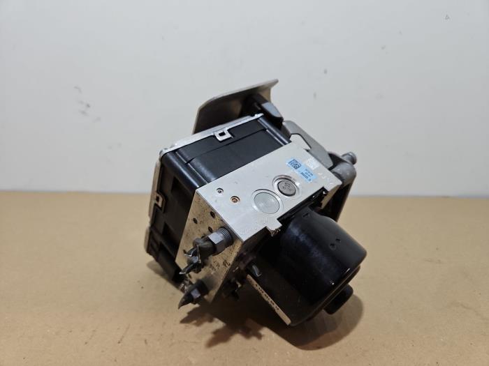 Usagé Pompe ABS Mercedes C AMG (C204) 6.2 C-63 AMG V8 32V Prix € 151,25 Prix TTC proposé par Autoparts Van De Velde