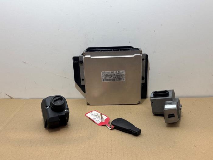 Used Ignition lock + computer Mercedes CLK (C208) 2.0 200 16V Price € 272,25 Inclusive VAT offered by Autoparts Van De Velde
