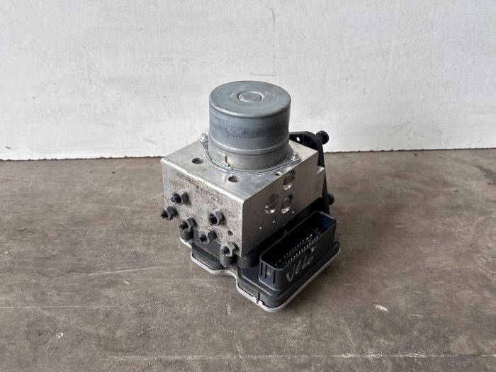 Usagé Pompe ABS Mercedes C Estate (S206) C-200d 2.0 Turbo 16V Prix € 302,50 Prix TTC proposé par Autoparts Van De Velde