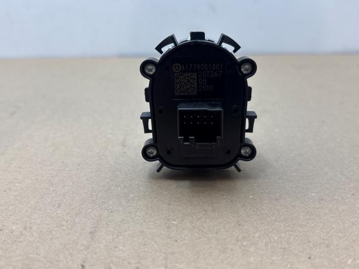Ignition lock + computer from a Mercedes-Benz A (177.0) 1.3 A-160 Turbo 16V 2020