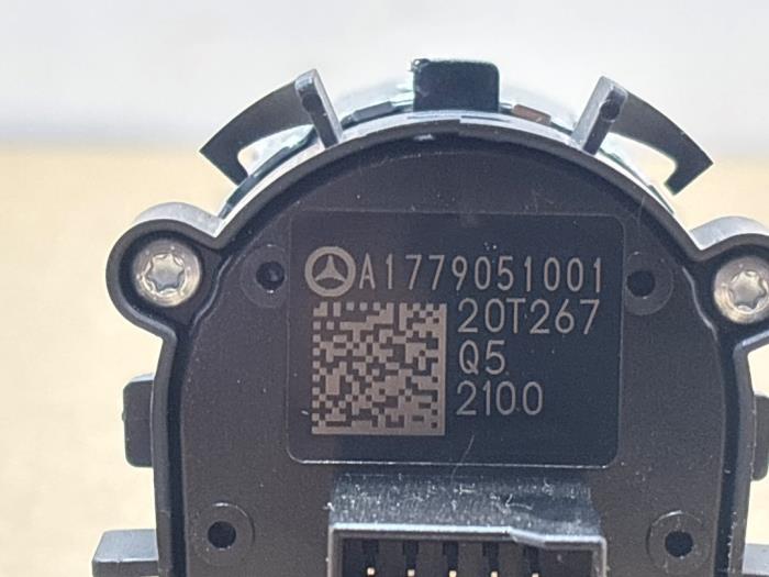 Ignition lock + computer from a Mercedes-Benz A (177.0) 1.3 A-160 Turbo 16V 2020