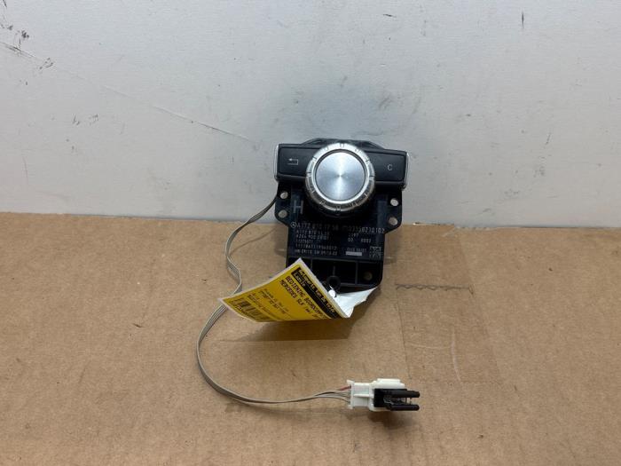 Usagé Commande ordinateur de bord Mercedes SLK (R172) 1.8 200 16V BlueEFFICIENCY Prix € 60,50 Prix TTC proposé par Autoparts Van De Velde