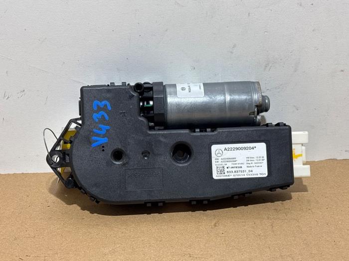 Używane Silnik szyberdachu Mercedes S (222.0/222.1) 3.5 S-400 Hybrid 24V Cena € 72,60 Z VAT oferowane przez Autoparts Van De Velde