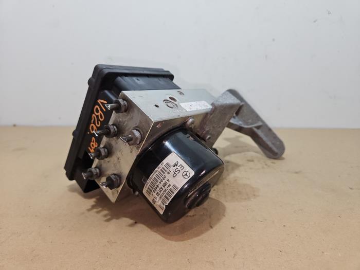 Gebrauchte ABS Pumpe Mercedes CLK (R209) 1.8 200 K 16V Preis € 90,75 Mit Mehrwertsteuer angeboten von Autoparts Van De Velde