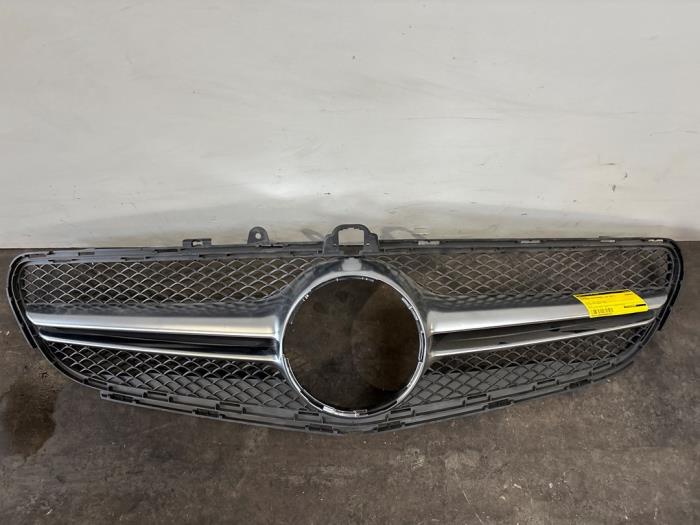 Usagé Calandre Mercedes CLS (C218) 350 d 3.0 V6 24V 4-Matic Prix € 121,00 Prix TTC proposé par Autoparts Van De Velde