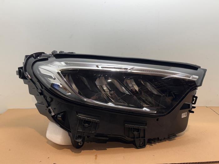 Używane Reflektor prawy Mercedes GLC (X254) 2.0 300de 16V 4-Matic Cena € 1.022,45 Z VAT oferowane przez Autoparts Van De Velde