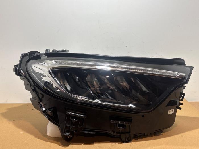 Używane Reflektor prawy Mercedes GLC (X254) 2.0 300de 16V 4-Matic Cena € 1.022,45 Z VAT oferowane przez Autoparts Van De Velde
