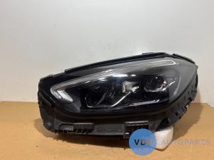 Begagnade Strålkastare, vänster Mercedes C (W206) C-300 2.0 EQ Boost Turbo 4-Matic Pris € 998,25 Inklusive moms erbjuds av Autoparts Van De Velde