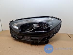 Begagnade Strålkastare, vänster Mercedes C (W206) C-300 2.0 EQ Boost Turbo 4-Matic Pris € 998,25 Inklusive moms erbjuds av Autoparts Van De Velde