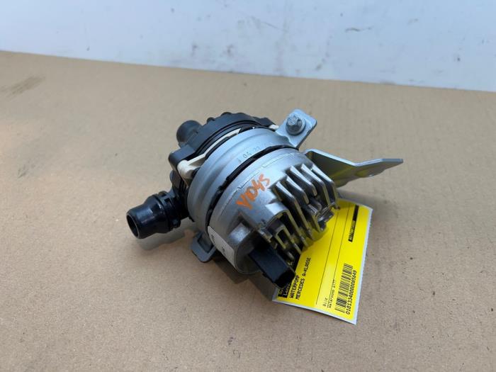 Begagnade Vattenpump Mercedes A (177.0) 1.3 A-180 Turbo Mild Hybrid Pris € 78,65 Inklusive moms erbjuds av Autoparts Van De Velde