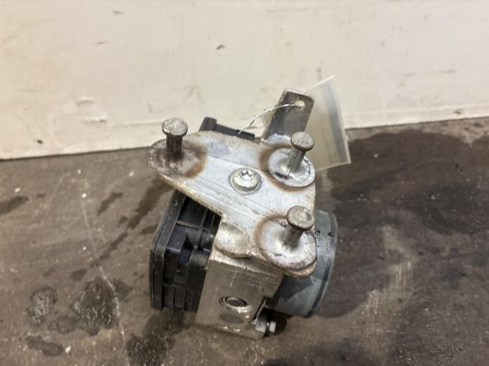 Gebrauchte ABS Pumpe Mercedes C (W205) C-200 2.0 CGI 16V Preis € 151,25 Mit Mehrwertsteuer angeboten von Autoparts Van De Velde