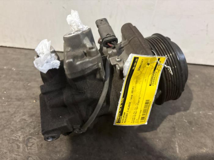 Usagé Pompe clim Mercedes C (W205) C-200 2.0 CGI 16V Prix € 90,75 Prix TTC proposé par Autoparts Van De Velde