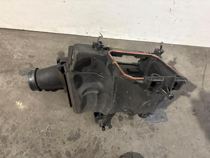 Begagnade Luftfilterhus Mercedes B (W246/W242) 2.0 B-200 NGD 16V Pris € 90,75 Inklusive moms erbjuds av Autoparts Van De Velde